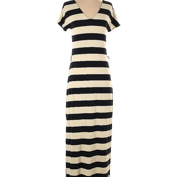 Banana Republic Dresses & Skirts - Banana Republic Navy and White Bodycon Maxi Dress